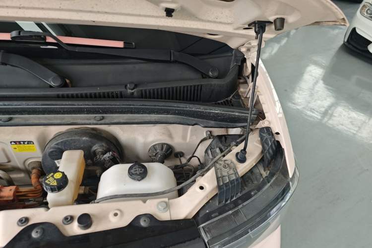 Used Wuling Hongguang MINIEV 2021 Macaron Fashion Model Lithium Iron Phosphate Engine Bay Left
