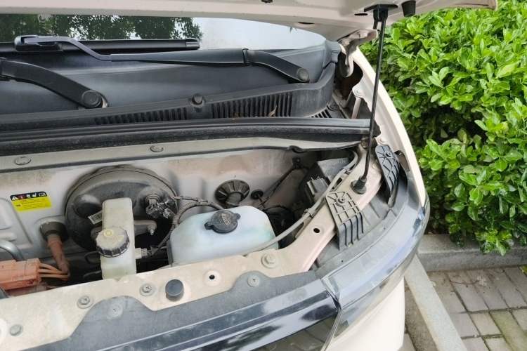 Used Wuling Hongguang MINIEV 2021 Macaron Fashion Edition Lithium-Ion Battery Engine Bay Left