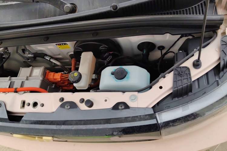 Used Wuling Hongguang MINIEV 2021 Macaron Premium Model – Lithium Iron Phosphate Engine Bay Left