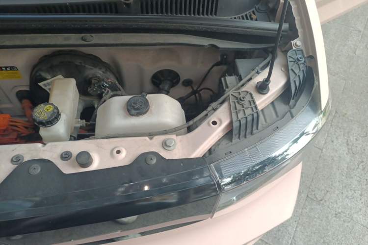 Used Wuling Hongguang MINIEV 2021 Macaron Premium Model – Lithium Iron Phosphate Engine Bay Left