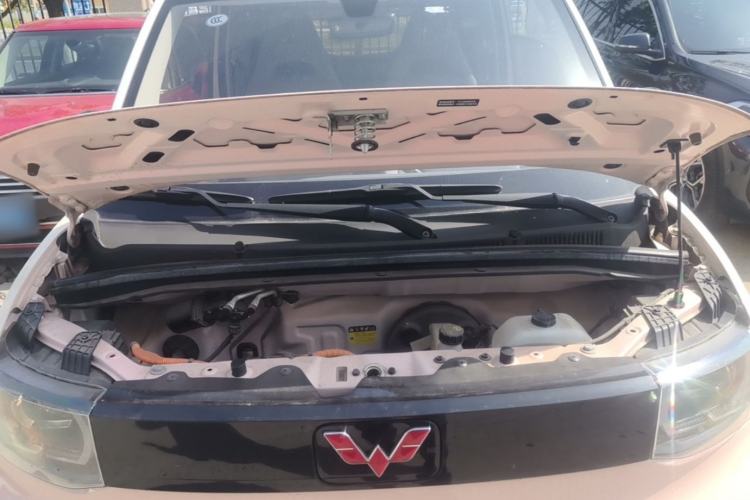 Used Wuling Hongguang MINIEV 2021 Macaron Fashion Model Lithium Iron Phosphate Engine Bay