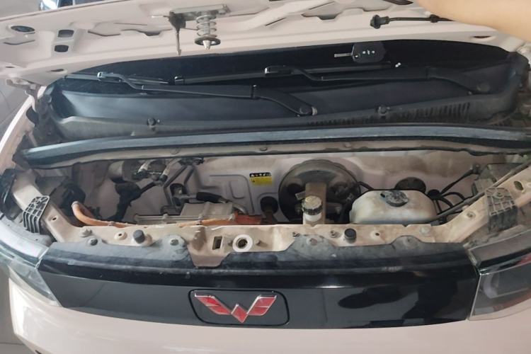Used Wuling Hongguang MINIEV 2021 Macaron Fashion Model Lithium Iron Phosphate Engine Bay