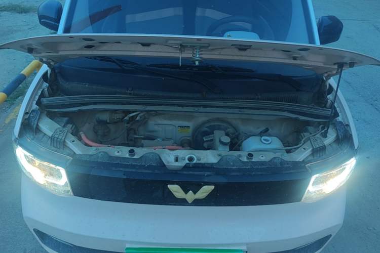 Used Wuling Hongguang MINIEV 2021 Macaron Fashion Model Lithium Iron Phosphate Engine Bay