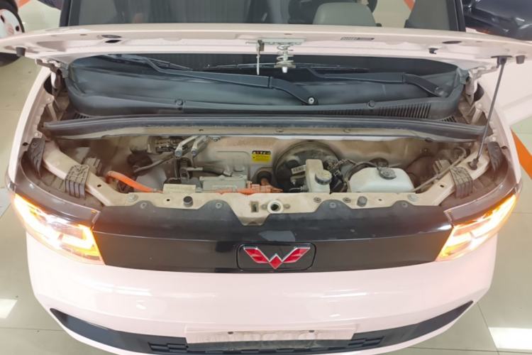Used Wuling Hongguang MINIEV 2021 Macaron Fashion Model Lithium Iron Phosphate Engine Bay