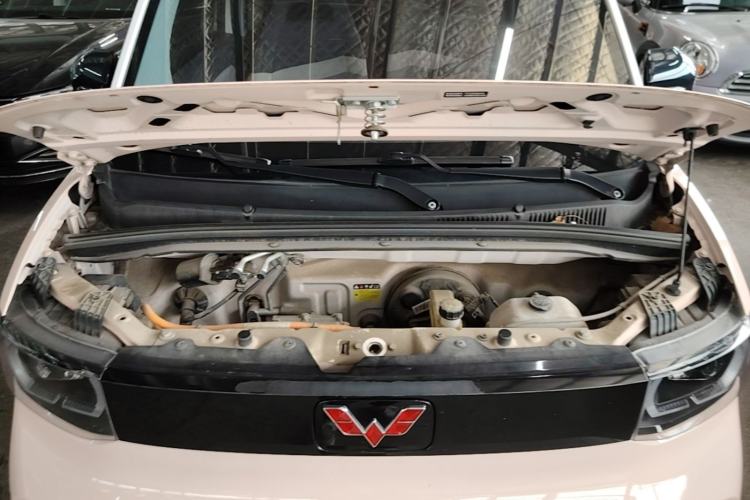 Used Wuling Hongguang MINIEV 2021 Macaron Fashion Model Lithium Iron Phosphate Engine Bay