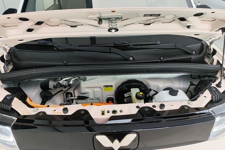Used Wuling Hongguang MINIEV 2021 Macaron Fashion Model Lithium Iron Phosphate Engine Bay