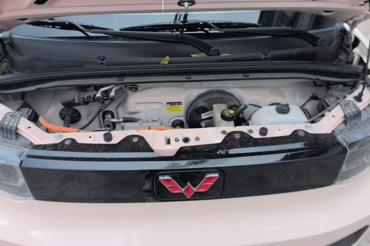 Used Wuling Hongguang MINIEV 2021 Macaron Fashion Model Lithium Iron Phosphate Engine Bay
