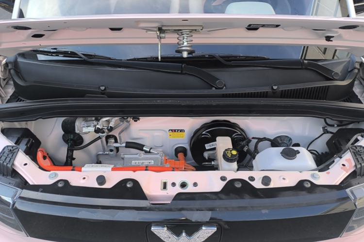Used Wuling Hongguang MINIEV 2021 Macaron Fashion Model Lithium Iron Phosphate Engine Bay