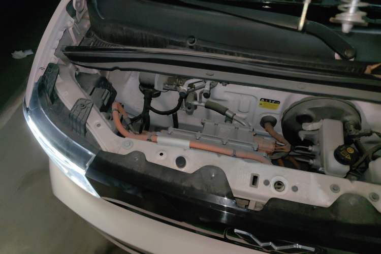 Used Wuling Hongguang MINIEV 2021 Macaron Premium Model – Lithium Iron Phosphate Engine Bay Right