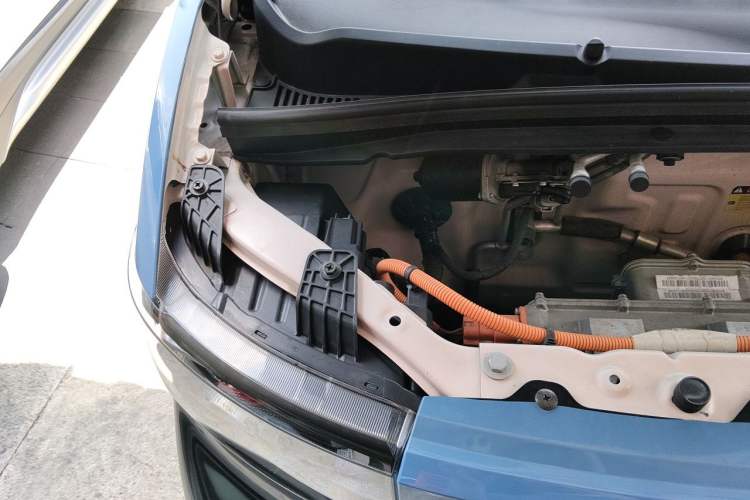 Used Wuling Hongguang MINIEV 2021 Macaron Premium Model – Lithium Iron Phosphate Engine Bay Right