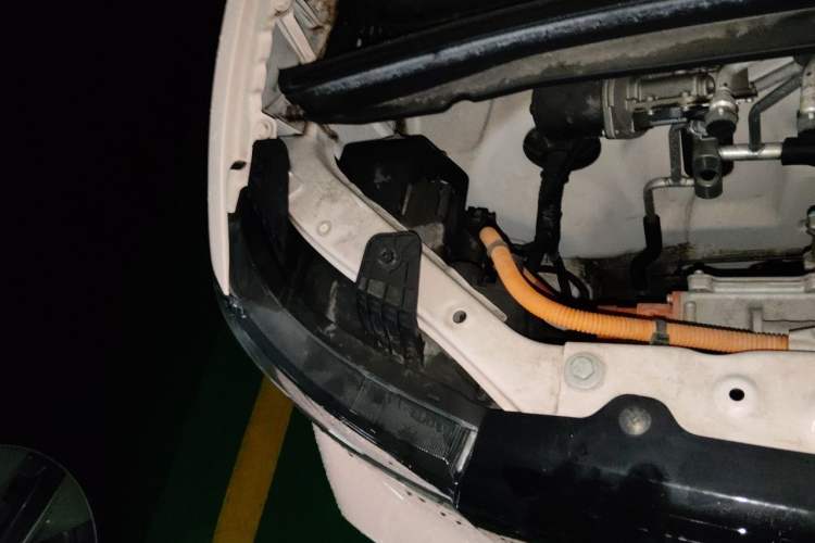 Used Wuling Hongguang MINIEV 2021 Macaron Premium Model – Lithium Iron Phosphate Engine Bay Right