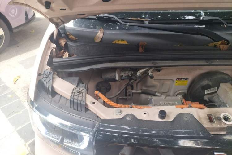 Used Wuling Hongguang MINIEV 2021 Macaron Premium Model – Lithium-NMC Engine Bay Right
