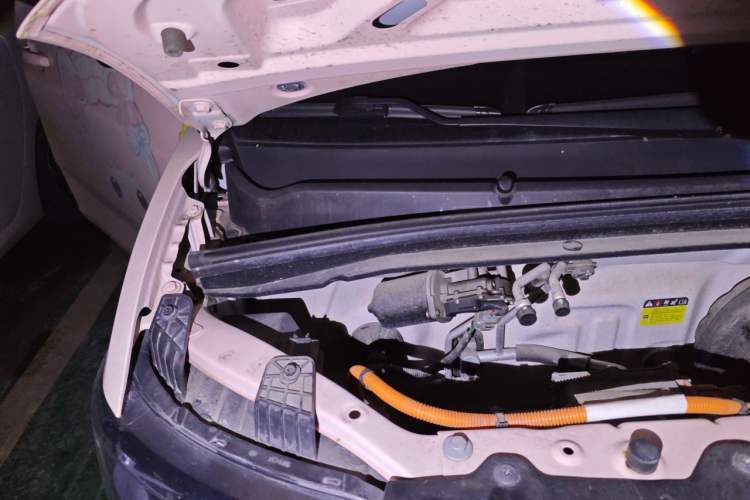 Used Wuling Hongguang MINIEV 2021 Macaron Premium Model – Lithium Iron Phosphate Engine Bay Right