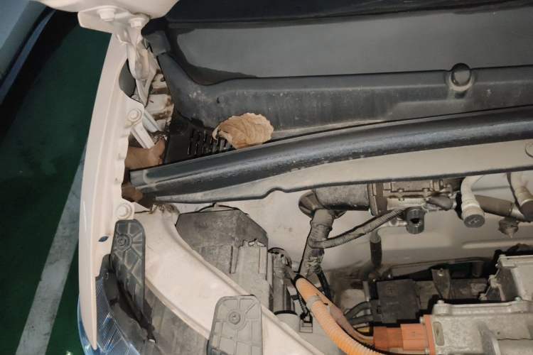 Used Wuling Hongguang MINIEV 2021 Macaron Premium Model – Lithium Iron Phosphate Engine Bay Right