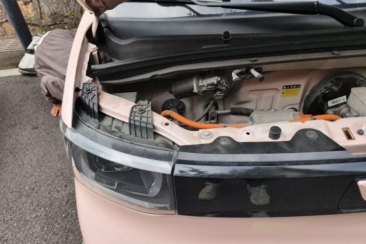 Used Wuling Hongguang MINIEV 2021 Macaron Premium Model – Lithium Iron Phosphate Engine Bay Right