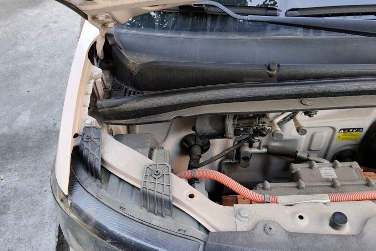 Used Wuling Hongguang MINIEV 2021 Macaron Premium Model – Lithium Iron Phosphate Engine Bay Right