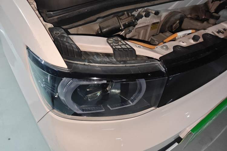 Used Wuling Hongguang MINIEV 2021 Macaron Premium Model – Lithium Iron Phosphate Engine Bay Right