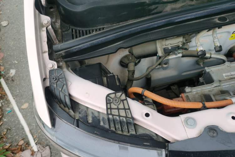 Used Wuling Hongguang MINIEV 2021 Macaron Premium Model – Lithium Iron Phosphate Engine Bay Right