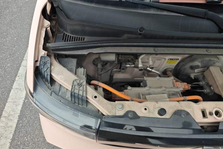Used Wuling Hongguang MINIEV 2021 Macaron Premium Model – Lithium Iron Phosphate Engine Bay Right