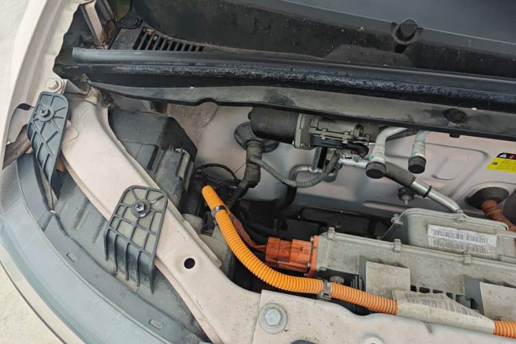 Used Wuling Hongguang MINIEV 2021 Macaron Premium Model – Lithium Iron Phosphate Engine Bay Right