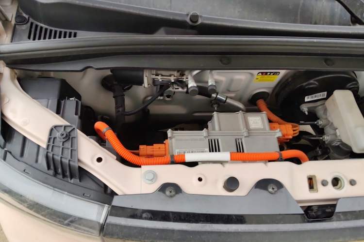 Used Wuling Hongguang MINIEV 2021 Macaron Premium Model – Lithium Iron Phosphate Engine Bay Right