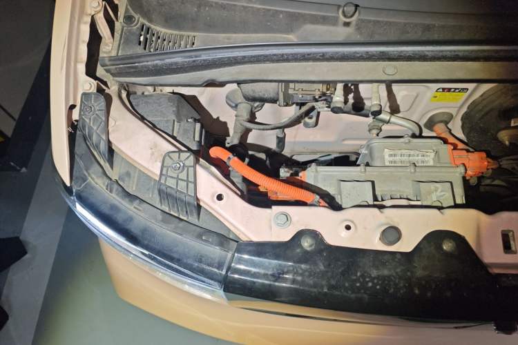 Used Wuling Hongguang MINIEV 2021 Macaron Premium Model – Lithium-NMC Engine Bay Right