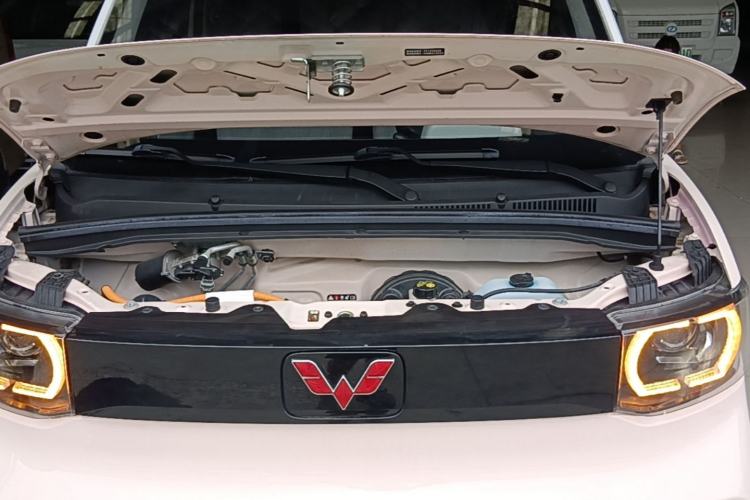 Used Wuling Hongguang MINIEV 2021 Macaron Fashion Model Lithium Iron Phosphate Engine Bay