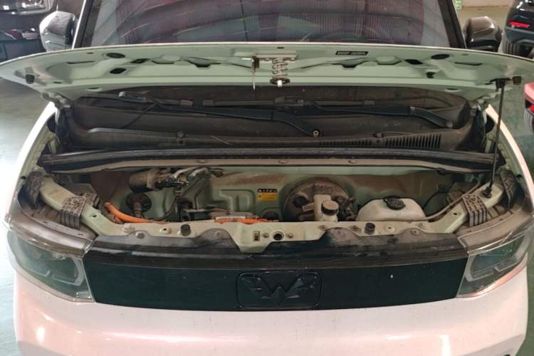 Used Wuling Hongguang MINIEV 2021 Macaron Fashion Model Lithium Iron Phosphate Engine Bay
