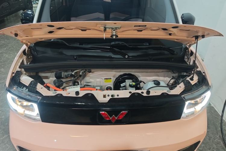Used Wuling Hongguang MINIEV 2021 Macaron Fashion Model Lithium Iron Phosphate Engine Bay