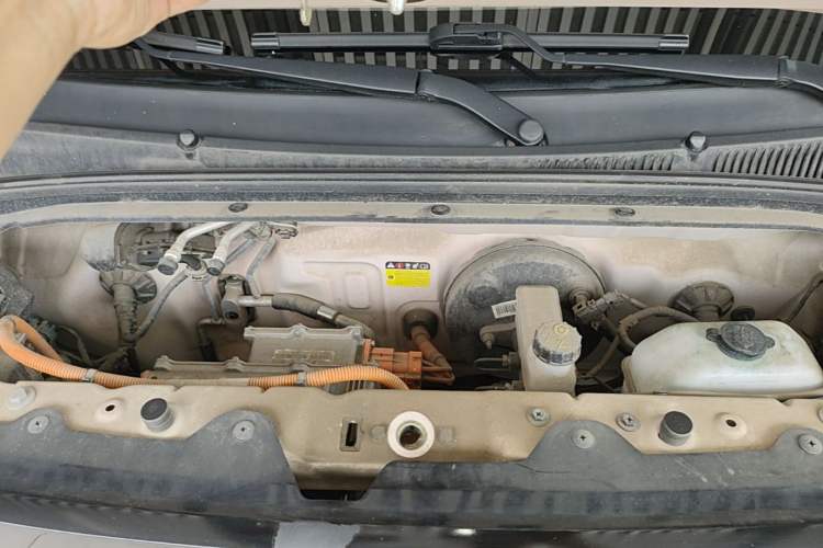Used Wuling Hongguang MINIEV 2021 Macaron Fashion Model Lithium Iron Phosphate Engine Bay