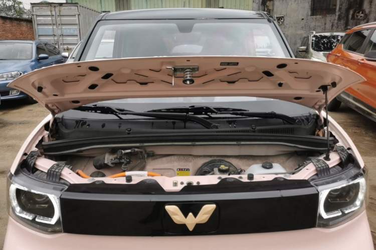 Used Wuling Hongguang MINIEV 2021 Macaron Sandwich Model 170 km Lithium Iron Phosphate Engine Bay