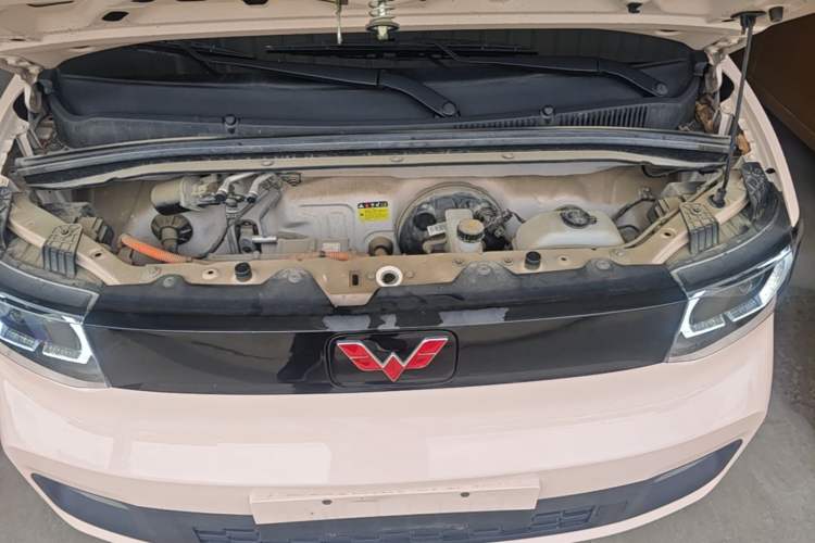 Used Wuling Hongguang MINIEV 2021 Macaron Fashion Edition Lithium-Ion Battery Engine Bay