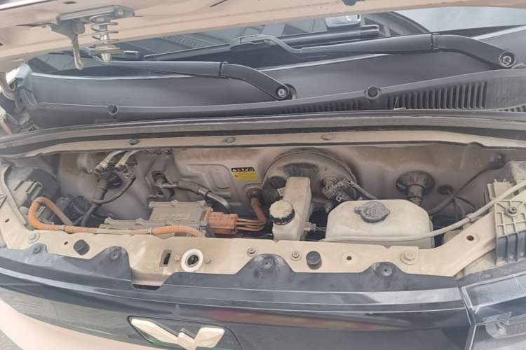 Used Wuling Hongguang MINIEV 2021 Macaron Fashion Model Lithium Iron Phosphate Engine Bay