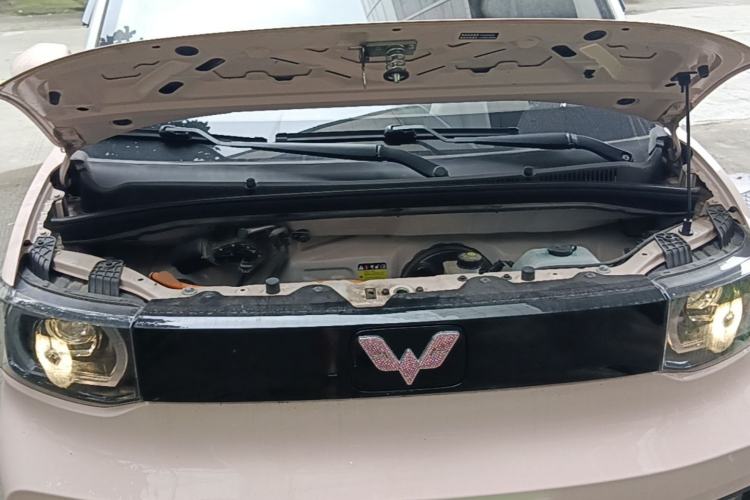 Used Wuling Hongguang MINIEV 2021 Macaron Sandwich Model 120 km Lithium Iron Phosphate Engine Bay