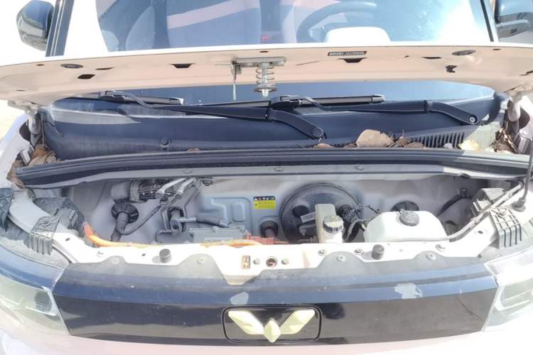 Used Wuling Hongguang MINIEV 2021 Macaron Fashion Model Lithium Iron Phosphate Engine Bay