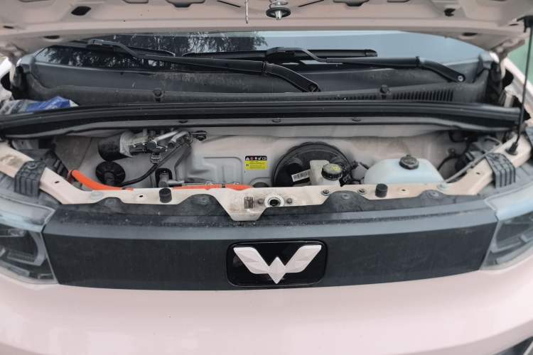 Used Wuling Hongguang MINIEV 2021 Macaron Fashion Model Lithium Iron Phosphate Engine Bay