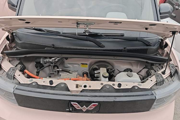 Used Wuling Hongguang MINIEV 2021 Macaron Fashion Model Lithium Iron Phosphate Engine Bay