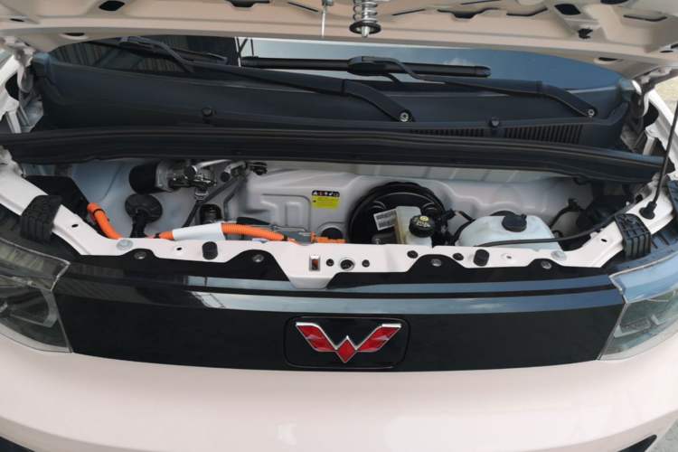 Used Wuling Hongguang MINIEV 2021 Macaron Fashion Model Lithium Iron Phosphate Engine Bay