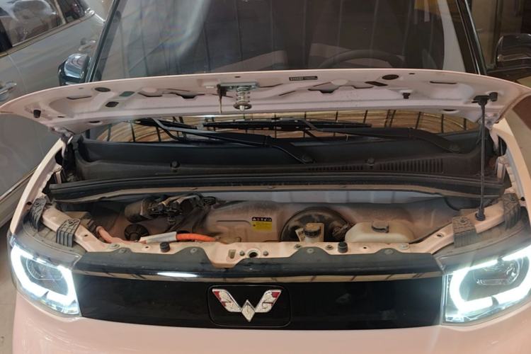 Used Wuling Hongguang MINIEV 2021 Macaron Sandwich Model 170 km Lithium Iron Phosphate Engine Bay