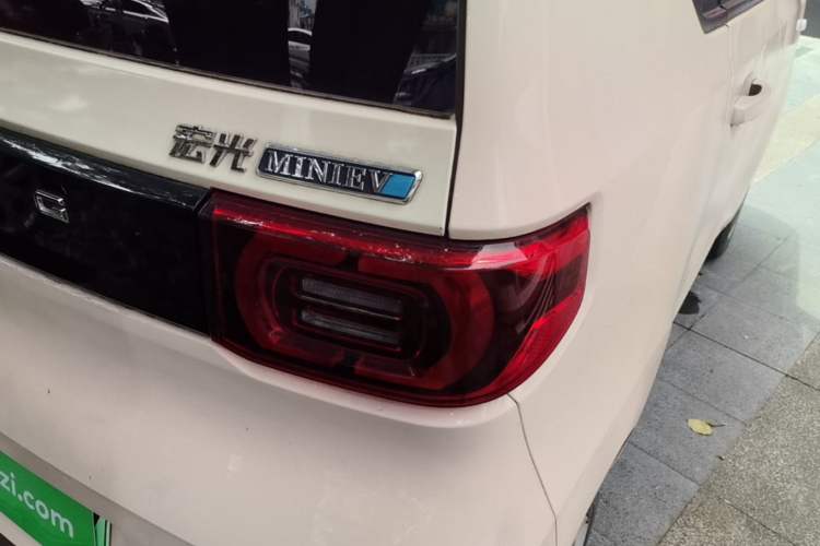 Used Wuling Hongguang MINIEV 2021 Macaron Fashion Model Lithium Iron Phosphate Exterior 1