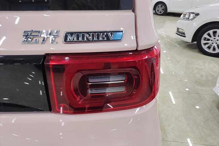 Used Wuling Hongguang MINIEV 2021 Macaron Premium Model – Lithium Iron Phosphate Exterior 3