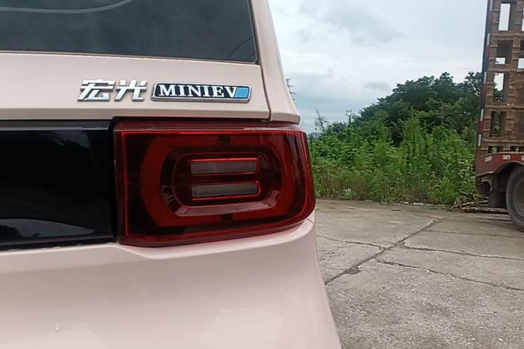 Used Wuling Hongguang MINIEV 2021 Macaron Premium Model – Lithium Iron Phosphate Exterior 3