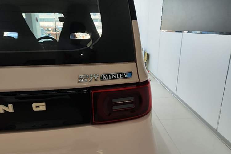 Used Wuling Hongguang MINIEV 2021 Macaron Fashion Model Lithium Iron Phosphate Exterior 3