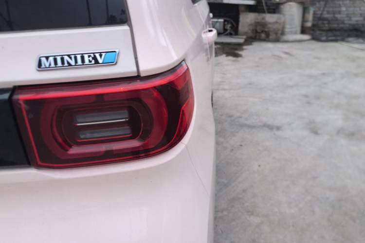 Used Wuling Hongguang MINIEV 2021 Macaron Fashion Model Lithium Iron Phosphate Exterior 3
