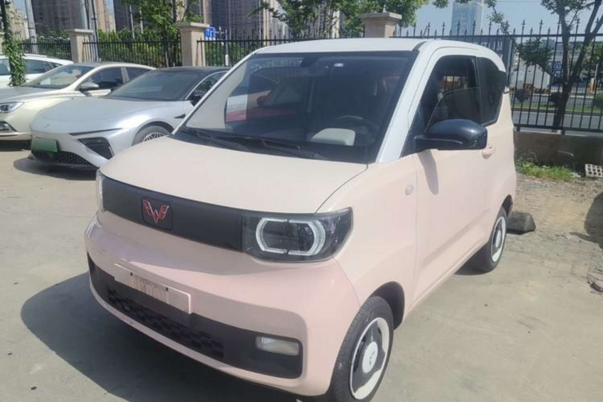 Used Wuling Hongguang MINIEV 2021 Macaron Fashion Model Lithium Iron Phosphate Front Left 45 Deg