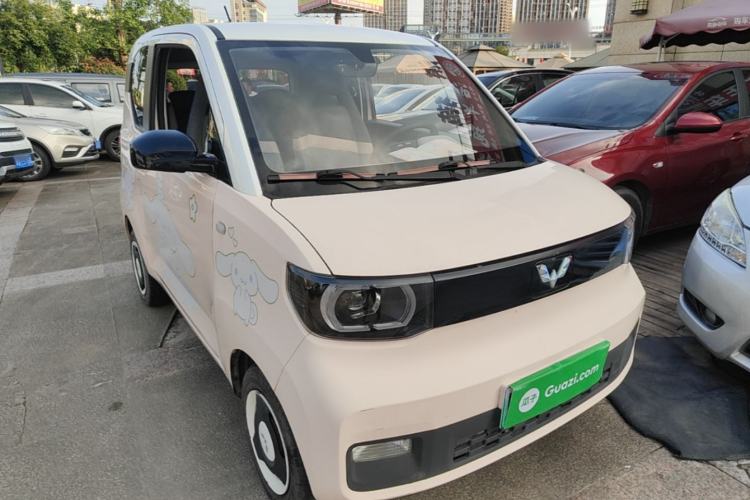 Used Wuling Hongguang MINIEV 2021 Macaron Sandwich Model 170 km Lithium Ternary Front Right 45 Deg
