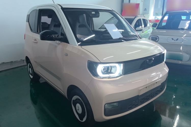 Used Wuling Hongguang MINIEV 2021 Macaron Sandwich Model 170 km Lithium Ternary Front Right 45 Deg