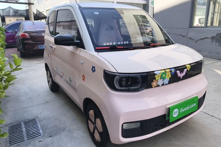 Used Wuling Hongguang MINIEV 2021 Macaron Sandwich Model 170 km Lithium Ternary Front Right 45 Deg