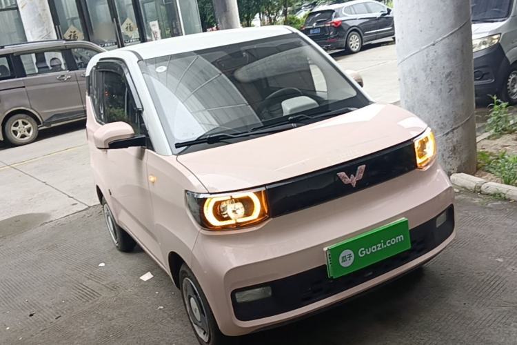 Used Wuling Hongguang MINIEV 2021 Macaron Sandwich Model 120 km Lithium Iron Phosphate Front Right 45 Deg