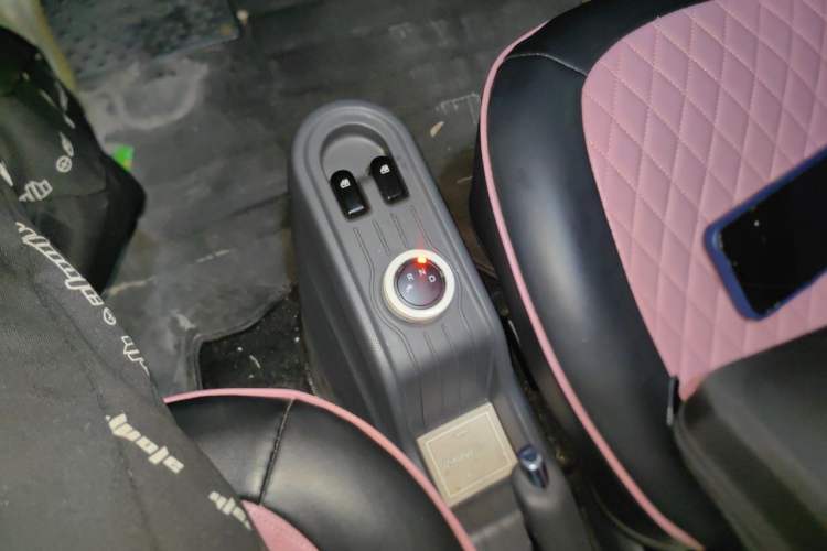 Used Wuling Hongguang MINIEV 2021 Macaron Premium Model – Lithium Iron Phosphate Gear Lever